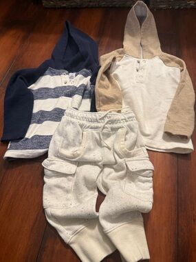 Spring sweat set. Kids Neutral Cat & jack Cargo Jogger Pants + two Old Navy tops